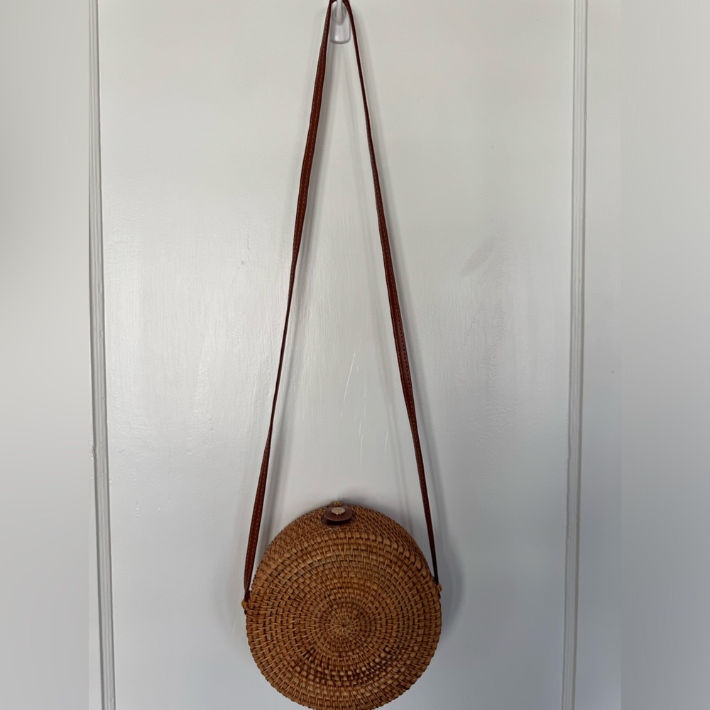 Round Woven Basket Bag with Leather Strap